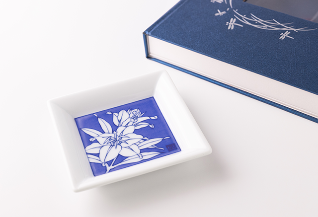 伊万里焼　瑠璃（るり）