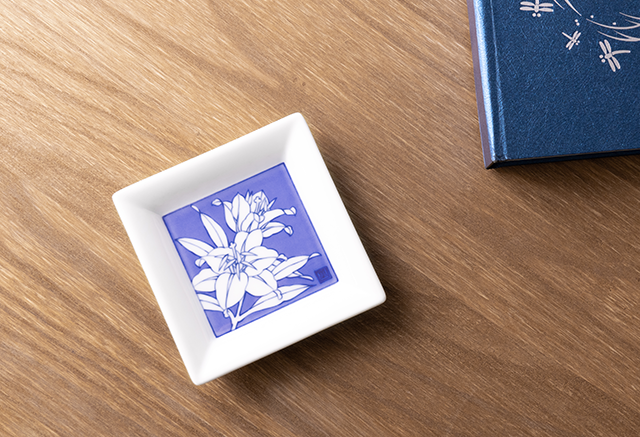 伊万里焼　瑠璃（るり）