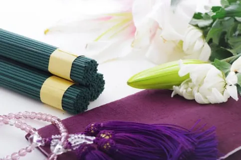 お線香、花、数珠