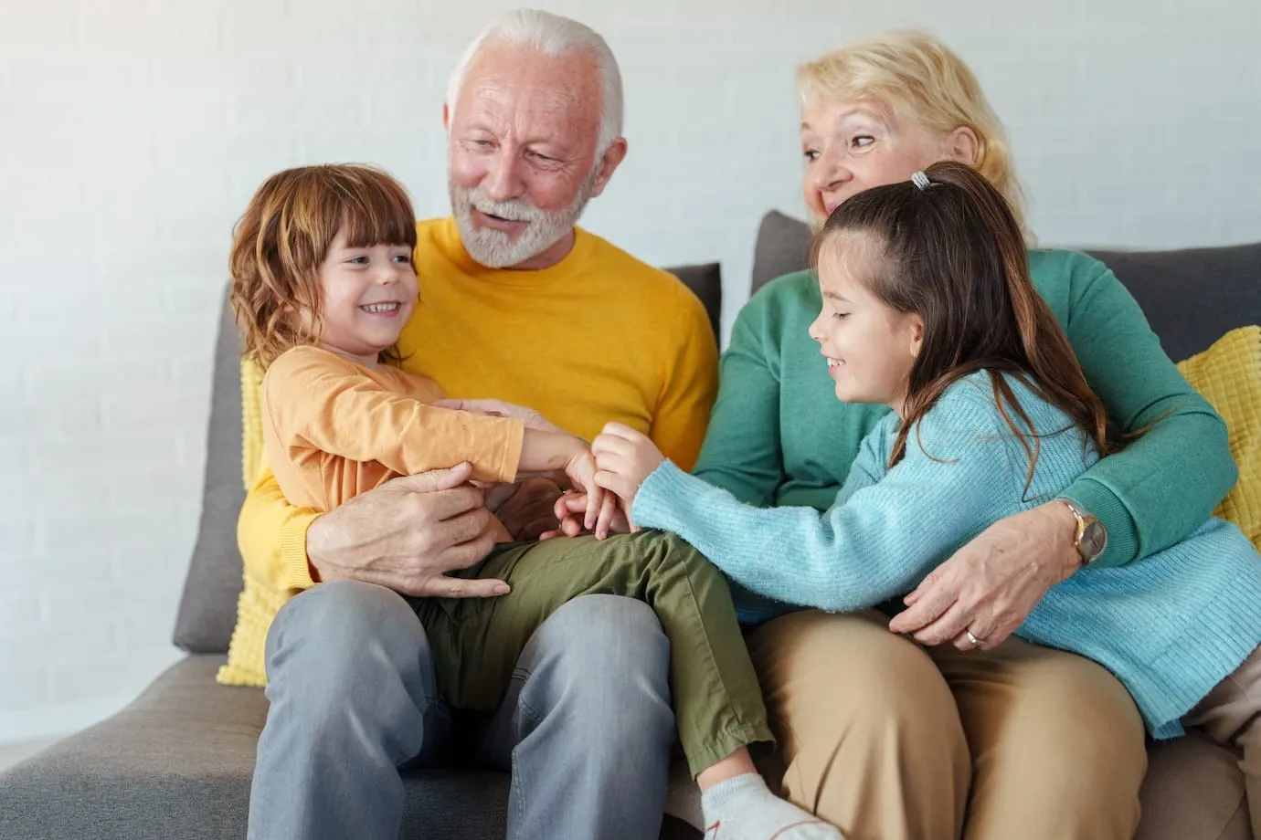 祖父母と孫二人