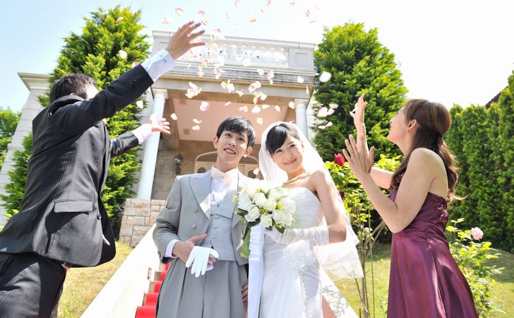 結婚式の新郎新婦