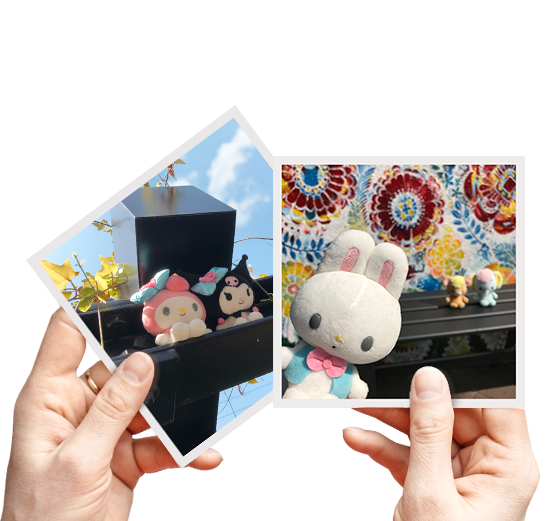 ぬいどり写真:一緒に遊んでいるマイメロディとクロミ、ぬいどり写真:壁画をバックにみんなで記念撮影